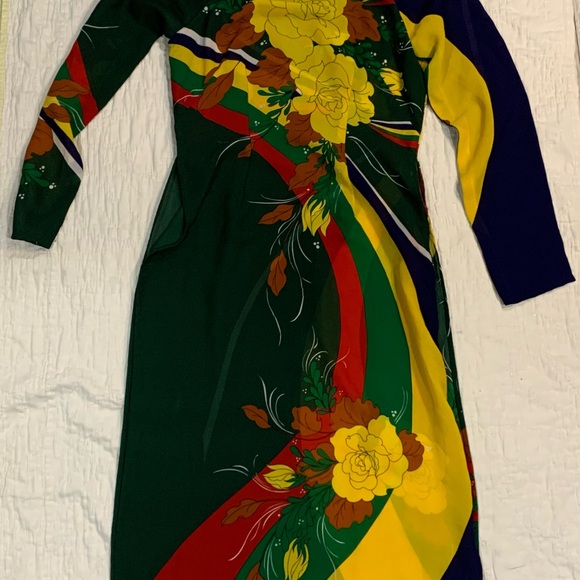 Beautiful Vietnam traditional Ao Dai dress made authentically.🌸💕 - Picture 3 of 5